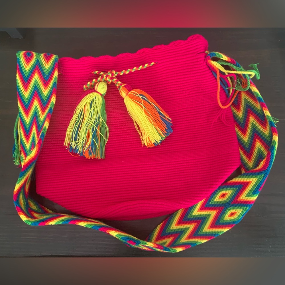 Wayuu tribe. Colorful artisan handmade bag (mochila) from Colombia. - Picture 2 of 4